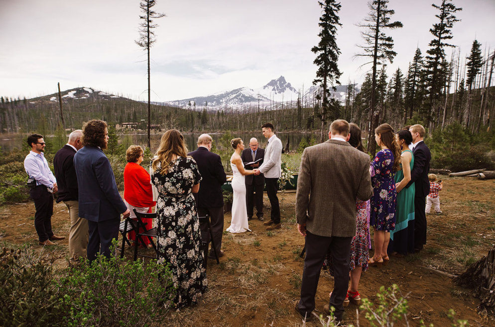 micro wedding Oregon mountain lake elopement