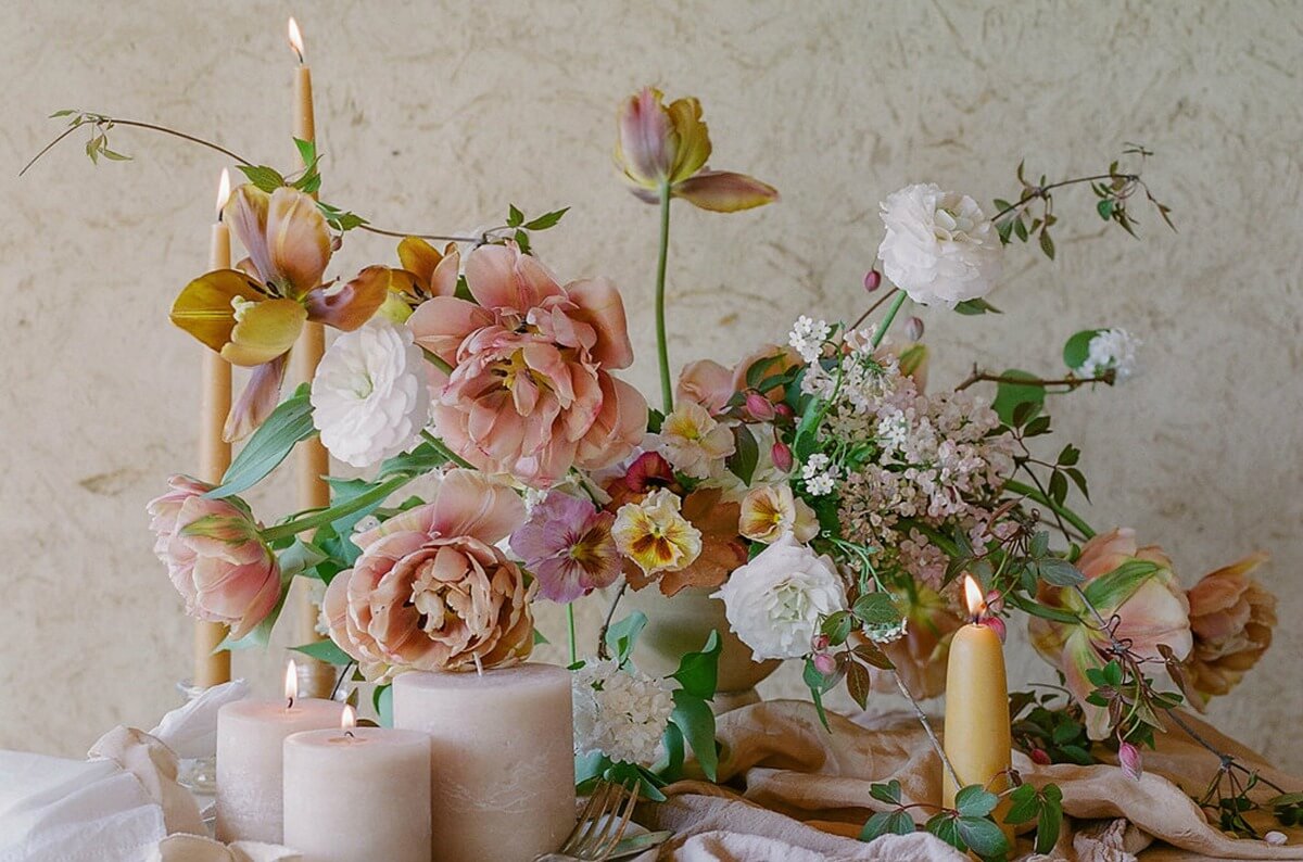 2019 wedding trend wild florals