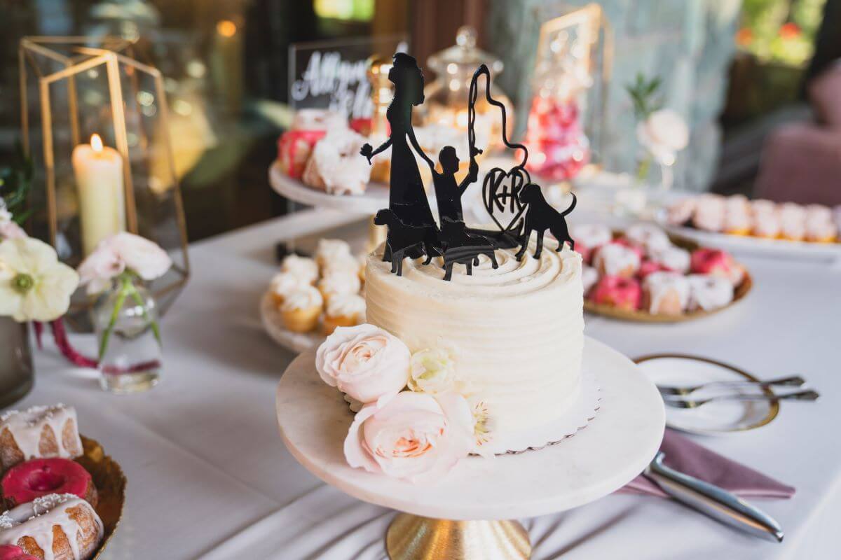 wedding cake table