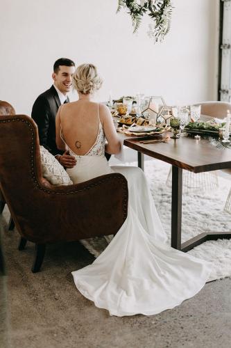 bride groom modern wedding table