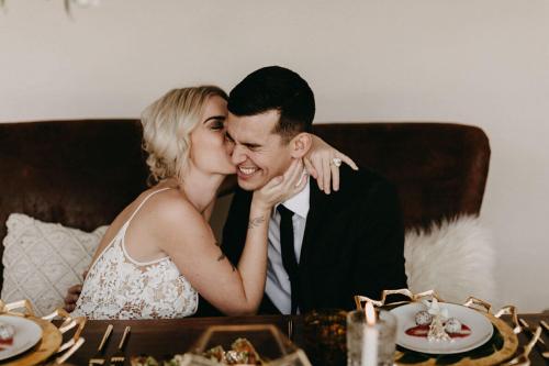 bride groom kiss table modern
